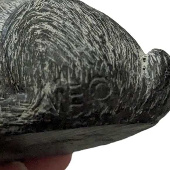 "Wolf" Vintage carving of a rabbit. EUC . Authentic red eye. Signed w… - Picture 3 of 5